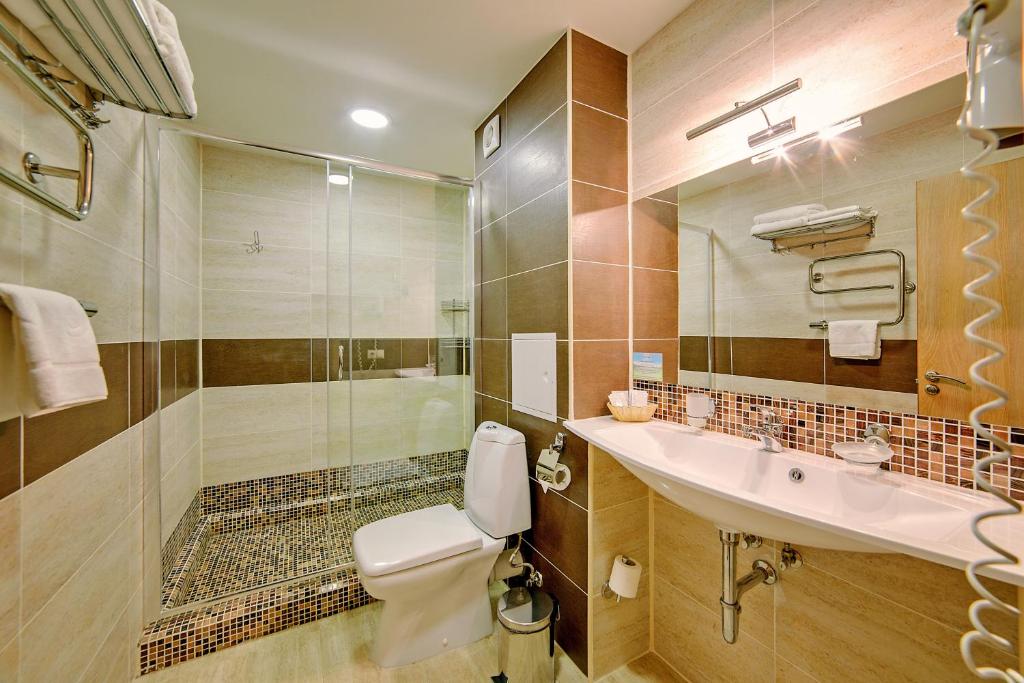Ванная комната, в которой приятно находиться <p>Болгария. Аквапарк</p>